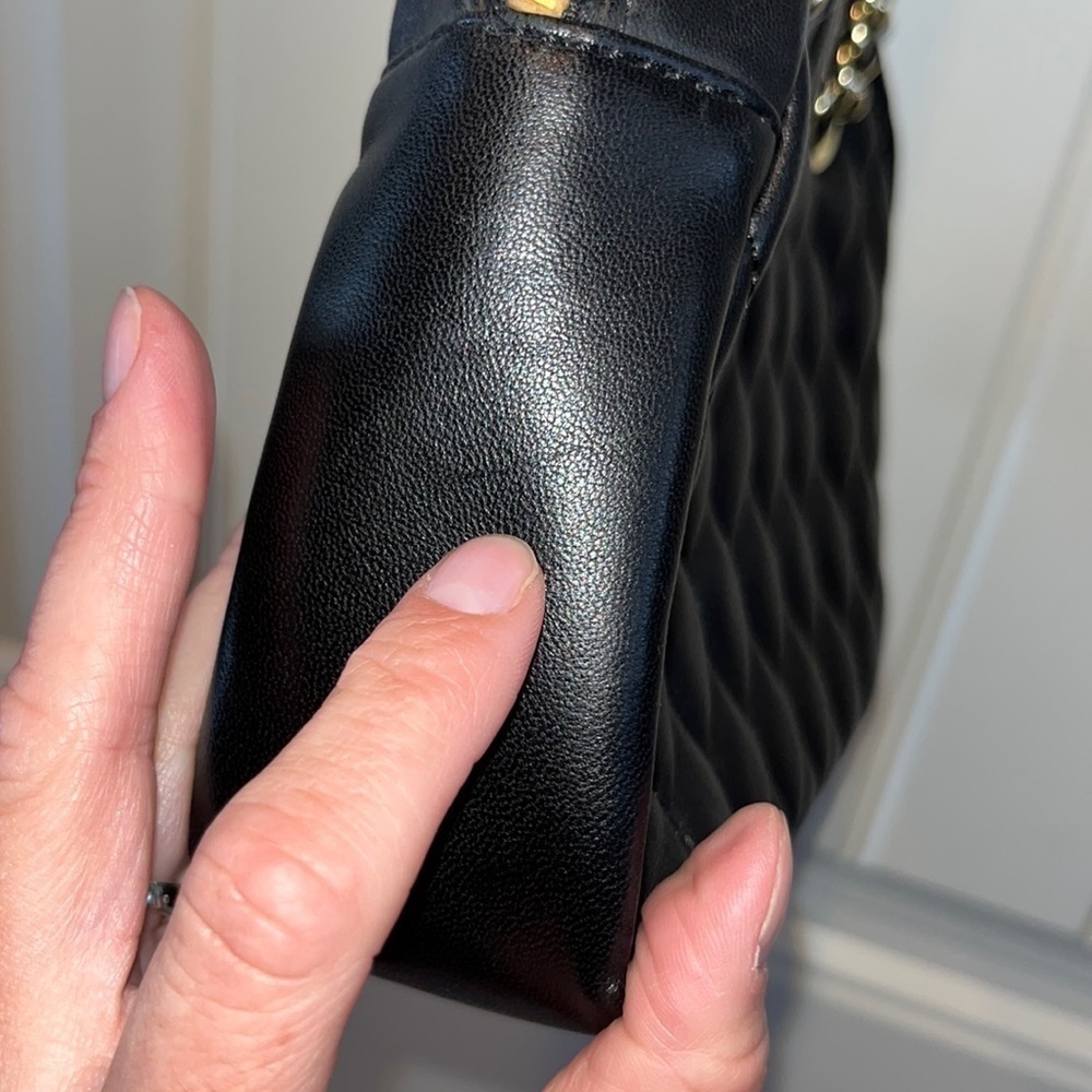 Talbots Classic classic black quilted leather adjustable chain strap purse - Picture 5 of 15